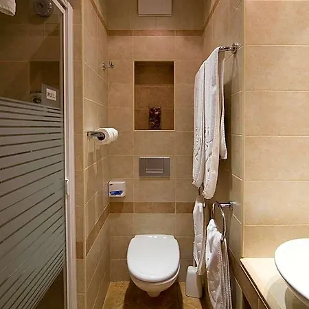 Budget Victoria Hotel