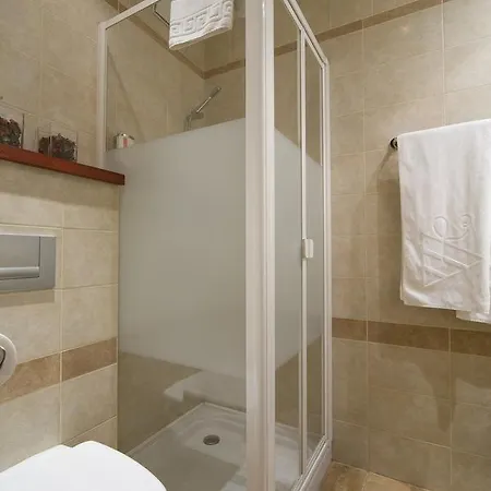 Budget Victoria Hotel