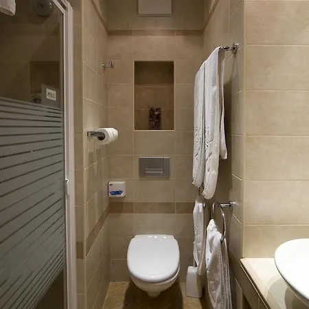 Budget Victoria Hotel