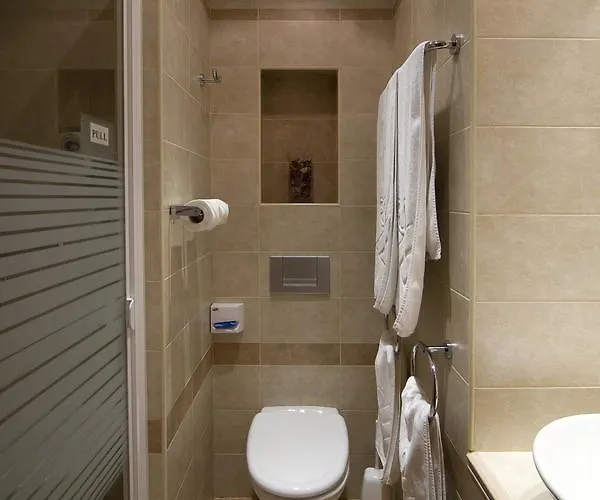 Budget Victoria Hotel